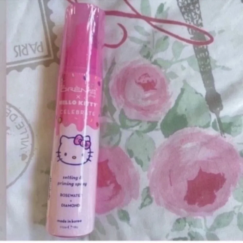 Hello Kitty Macaron Lip Balm whit Vitamin E and Setting Priming Spray Makeup Set